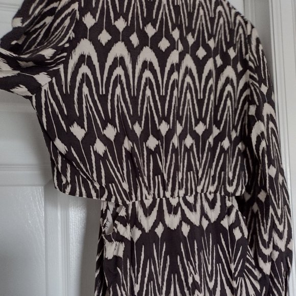 Puff sleeve smock midi dress with cut out side - Picture 4 of 7